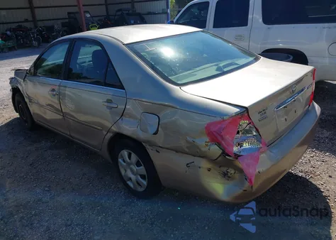 2004 Toyota Camry Le z USA, uszkodzony, nr VIN 4T1BE32K24U892031